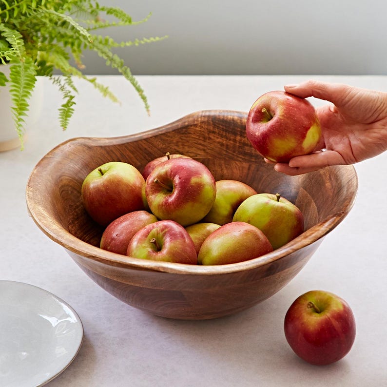 Hand Carved Mango Wood Fruit Bowl: Sustainable Kitchen Decor